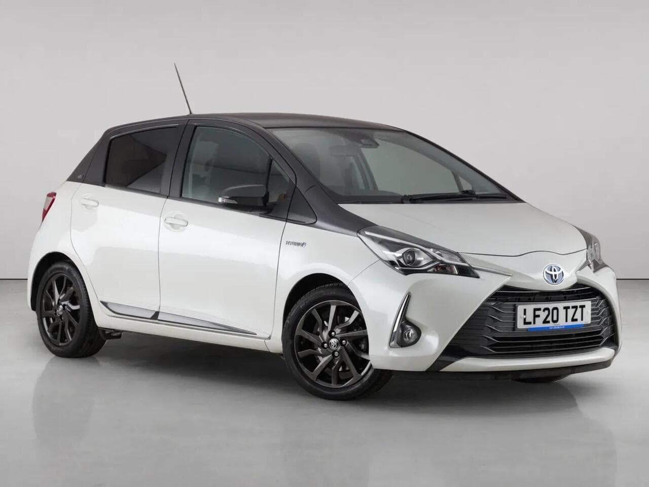 Toyota Yaris - Toyota Yaris 1.5 VVT-h Y20 Bi-tone Hatchback 5dr Petrol Hybrid E-CVT Euro 6 (s/s) (100 ps)