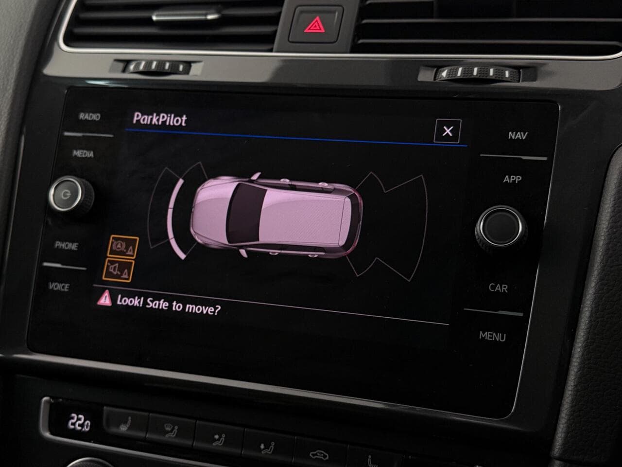 Volkswagen Golf thumbnail Infotainment System