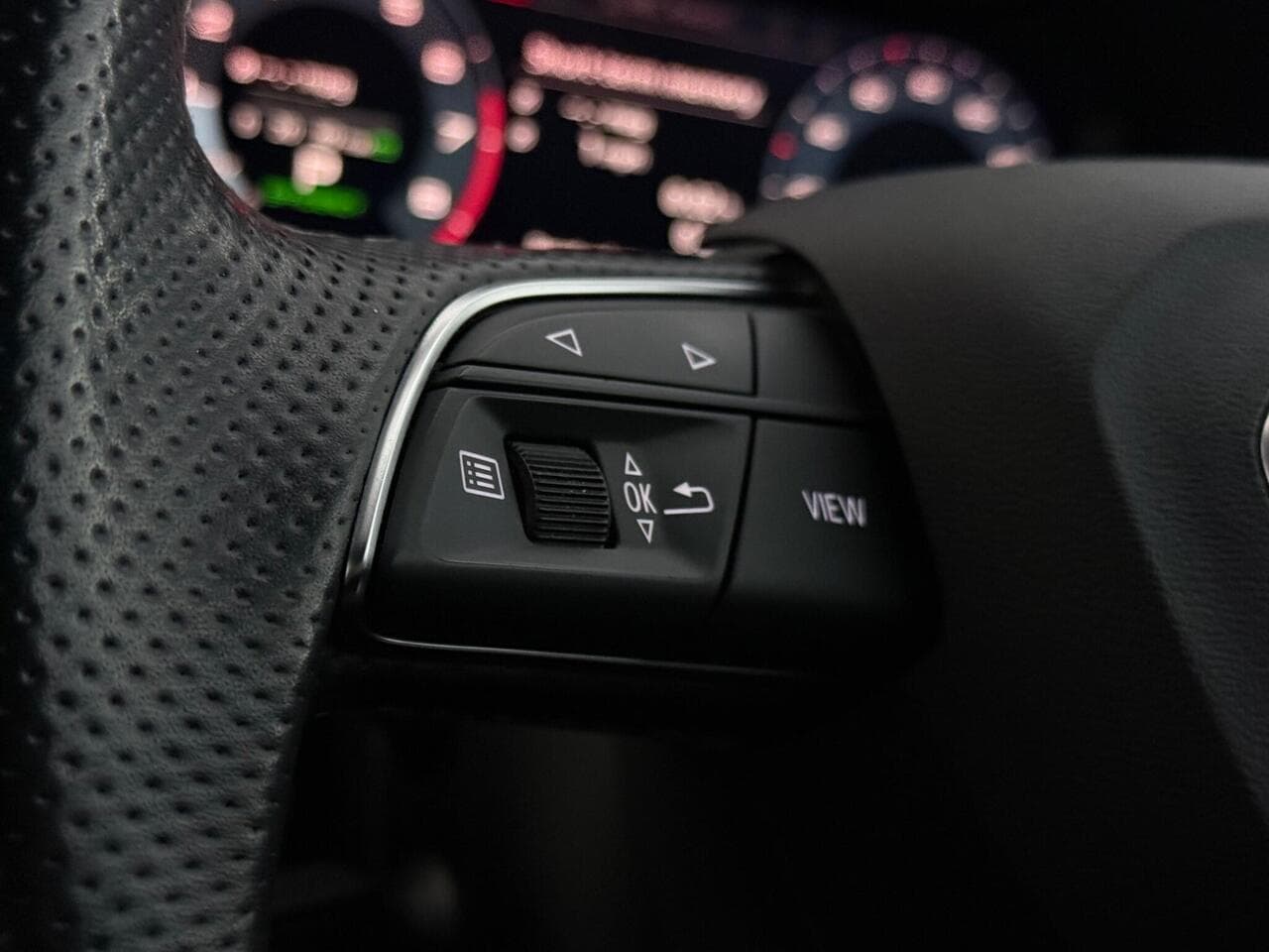 Audi Q3 thumbnail Misc Controls