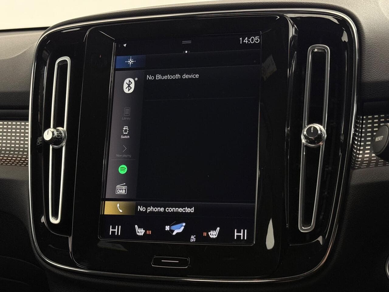Volvo XC40 thumbnail Infotainment System