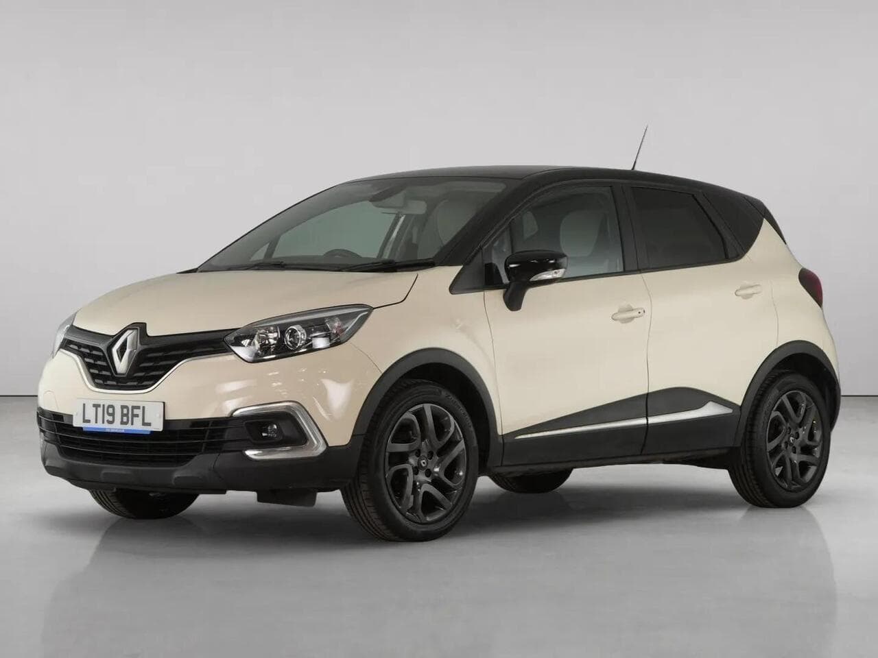 Renault Captur thumbnail Front Left