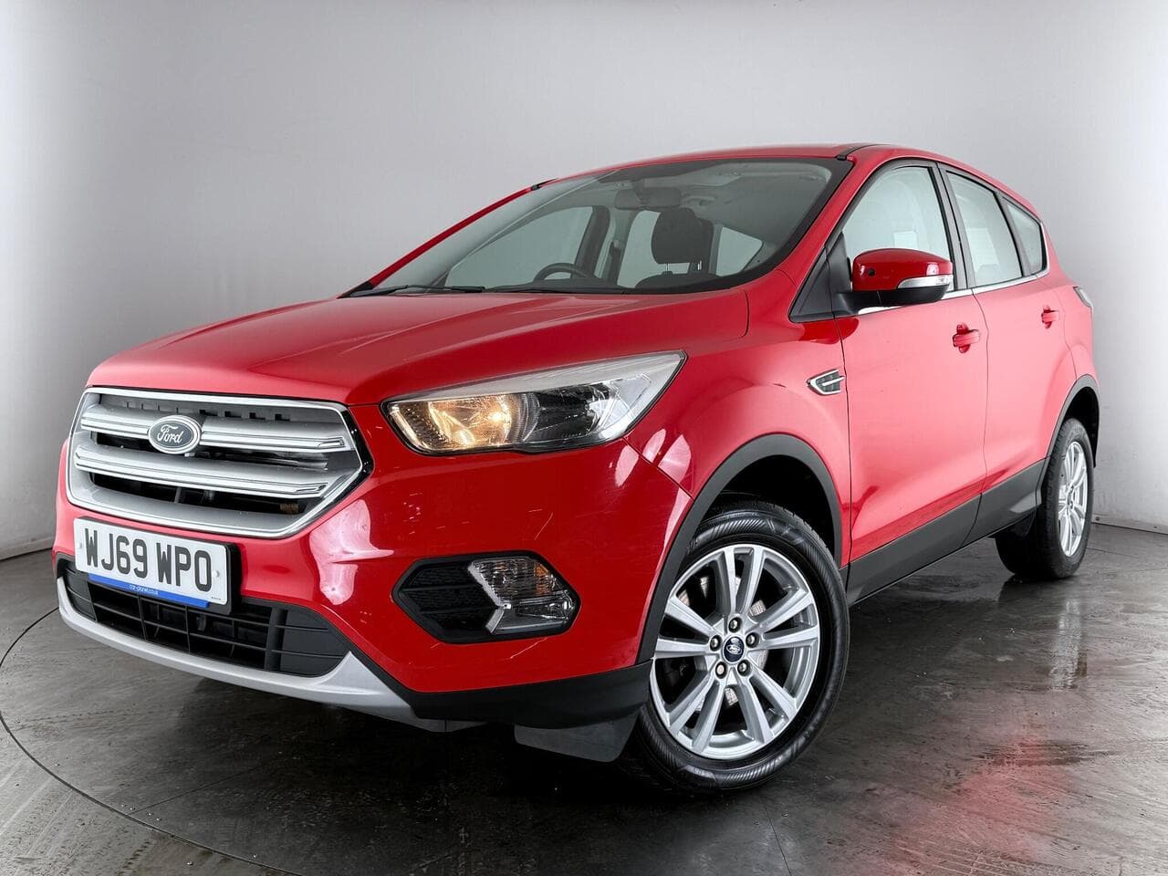Ford Kuga thumbnail Front Left