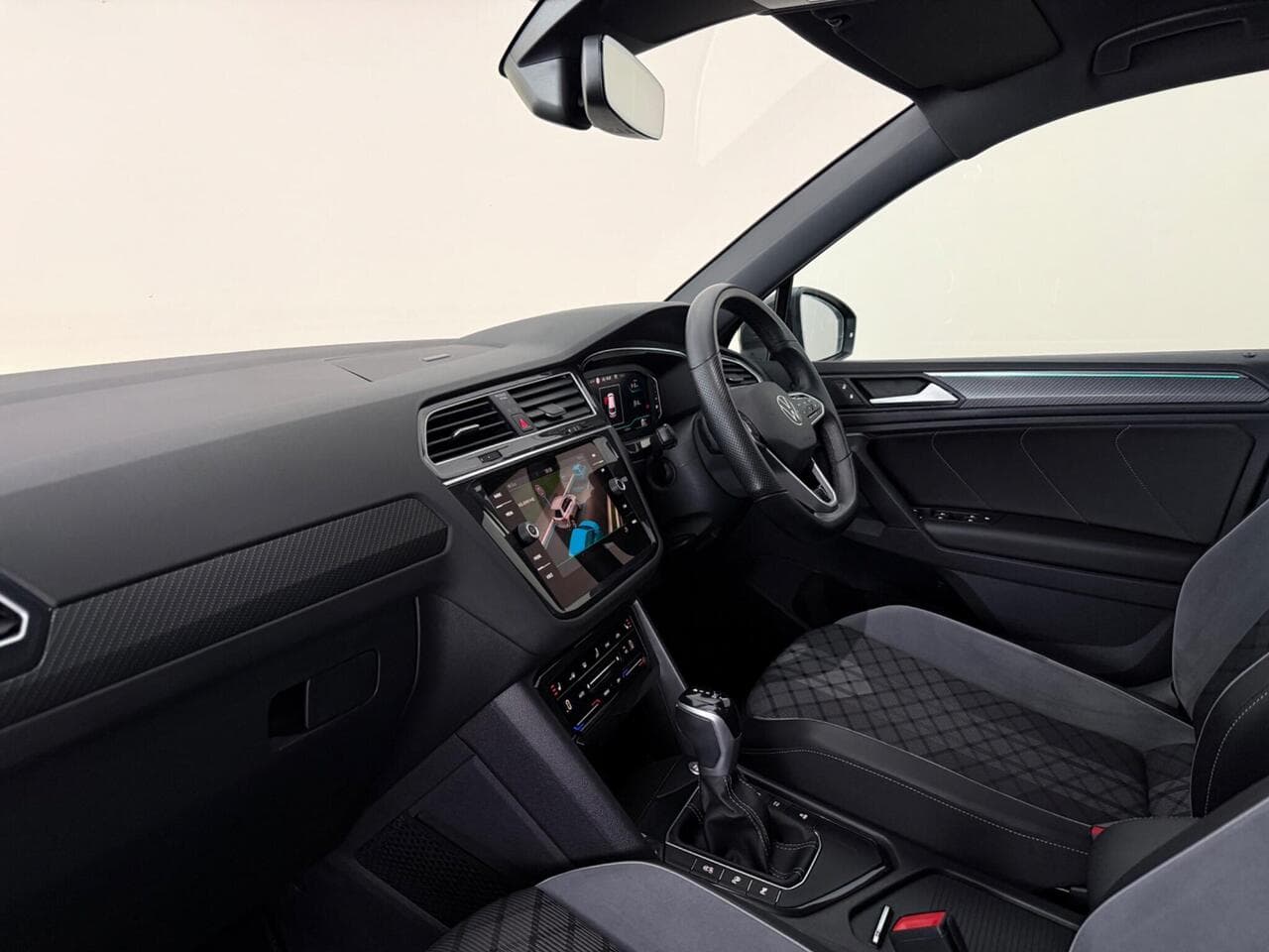 Volkswagen Tiguan thumbnail Interior Front