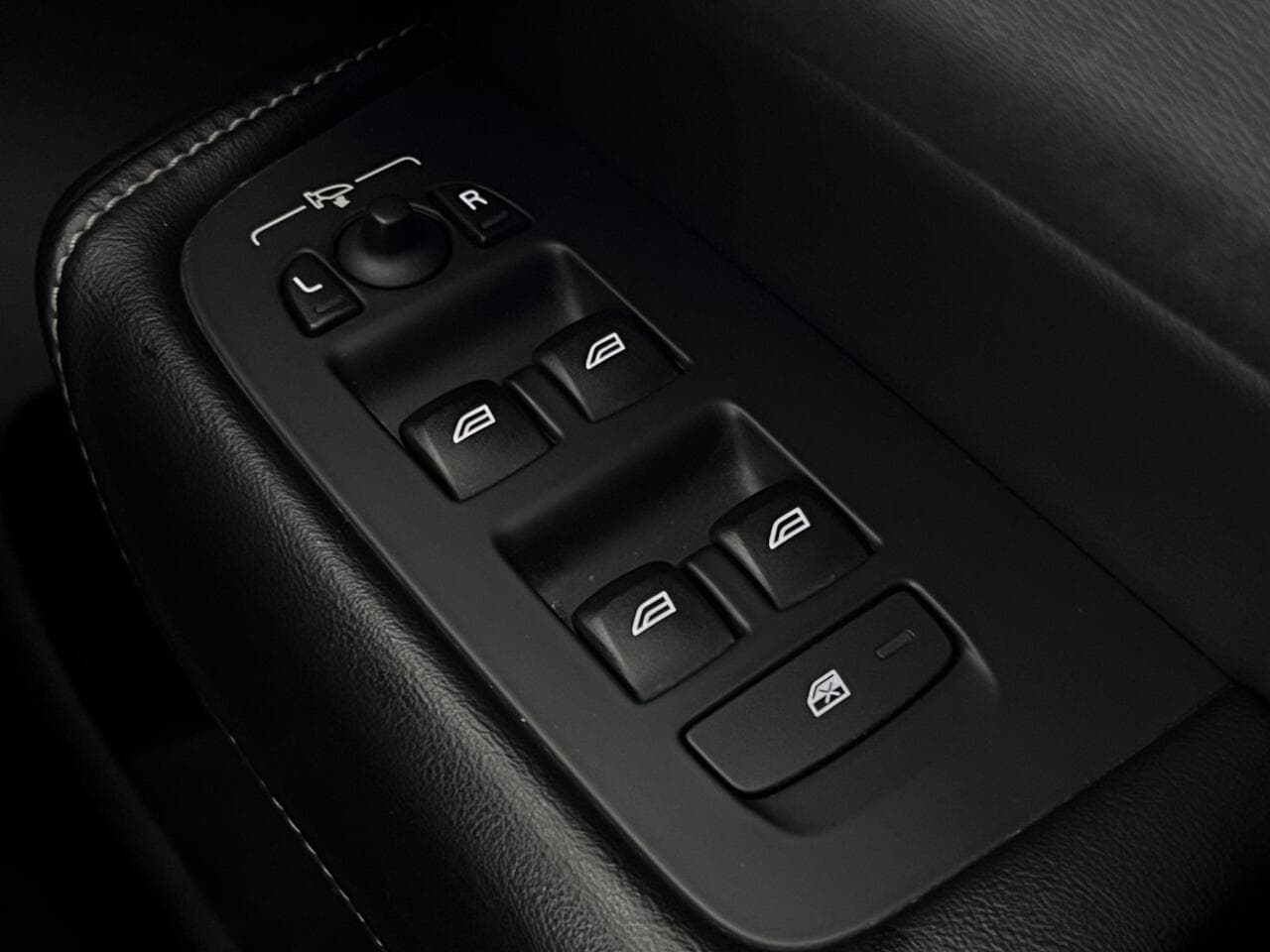 Volvo XC60 thumbnail Misc Controls