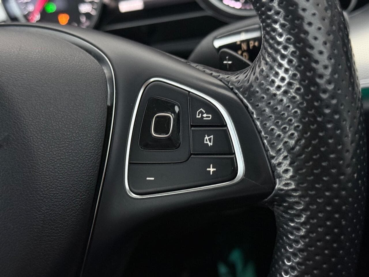 Mercedes-Benz E Class thumbnail Misc Controls