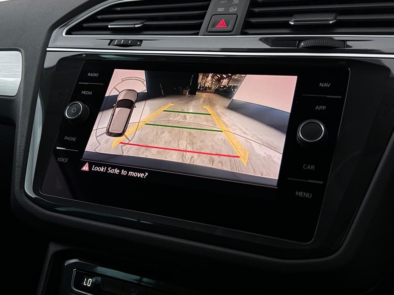 Volkswagen Tiguan thumbnail Infotainment System
