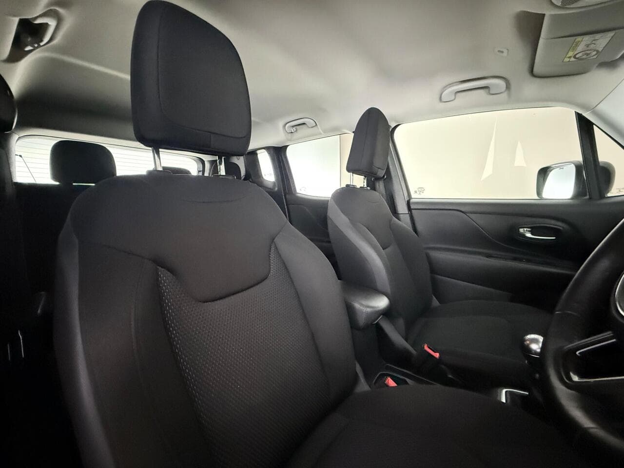 Jeep Renegade thumbnail Seat Driver