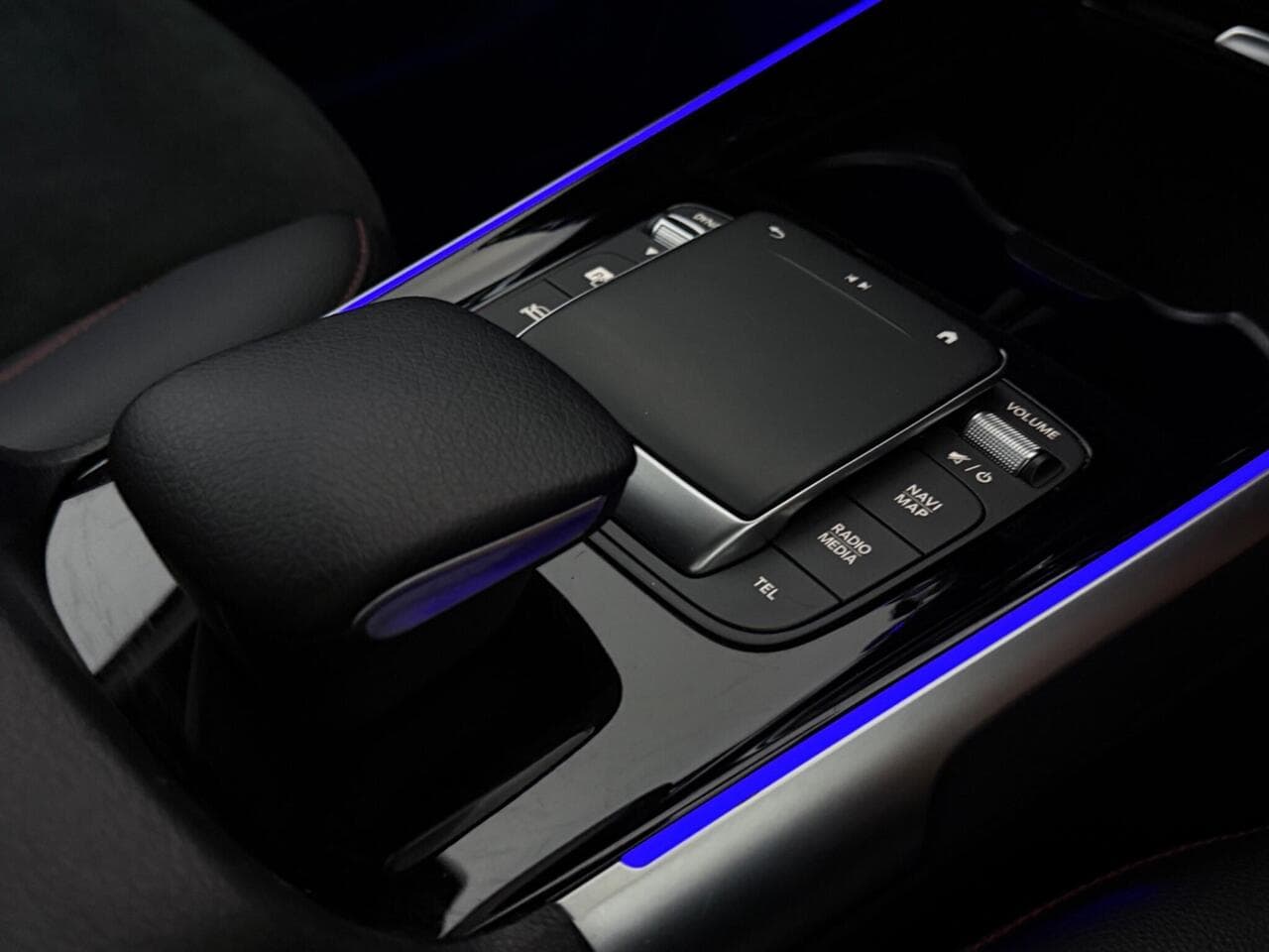 Mercedes-Benz GLB thumbnail Misc Controls