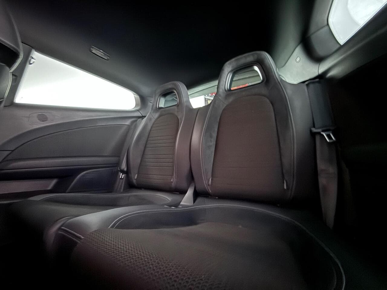 Volkswagen Scirocco thumbnail Seats Rear
