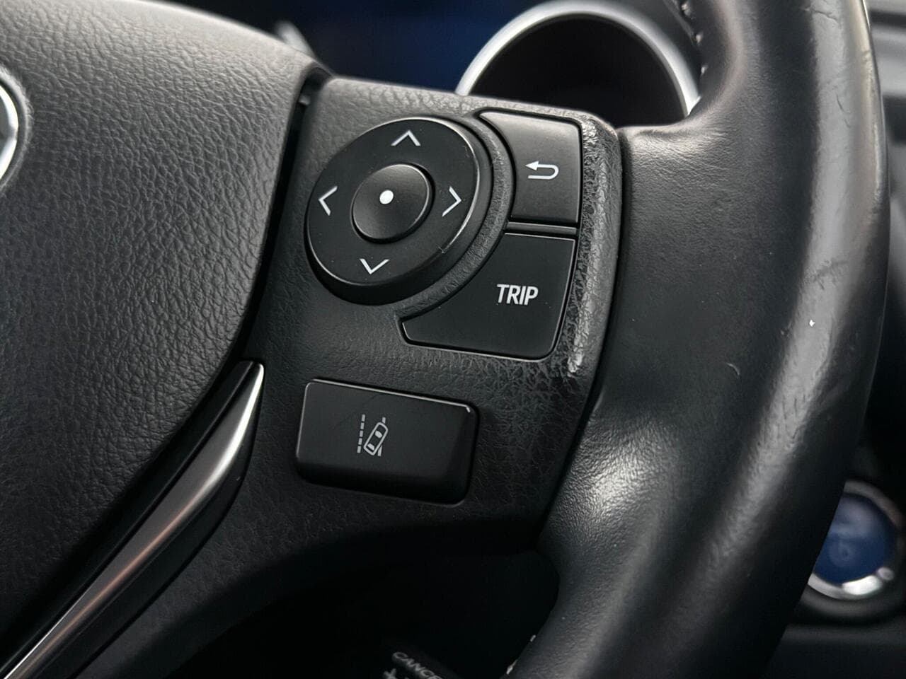 Toyota Auris thumbnail Misc Controls