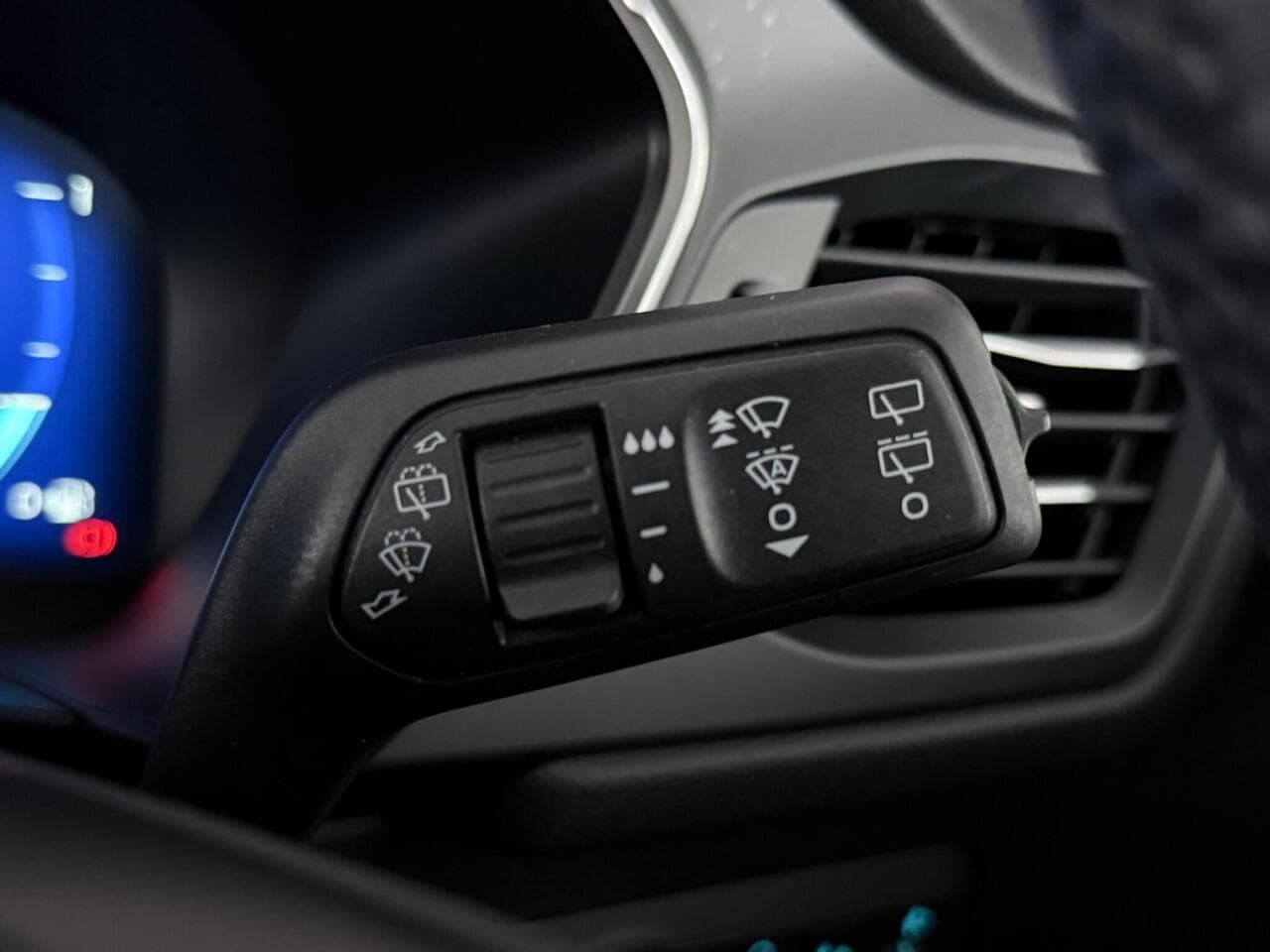 Ford Kuga thumbnail Misc Controls