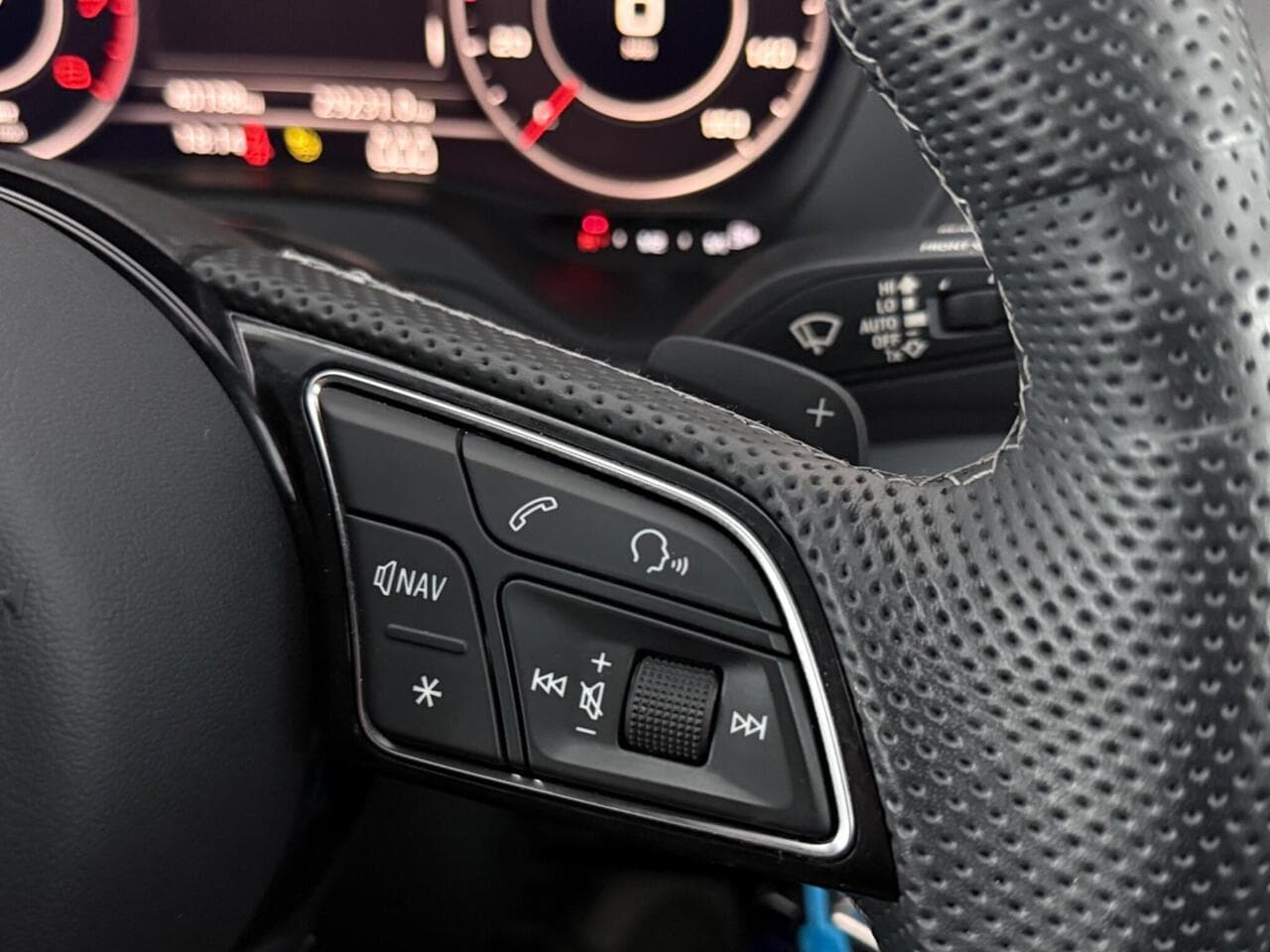 Audi Q2 thumbnail Misc Controls
