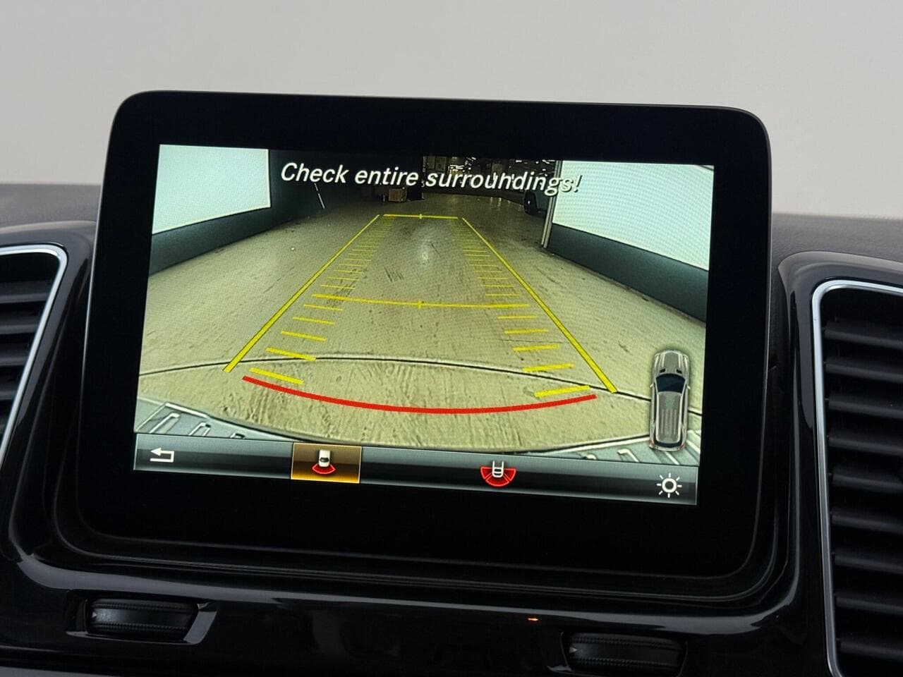 Mercedes-Benz GLE thumbnail Infotainment System