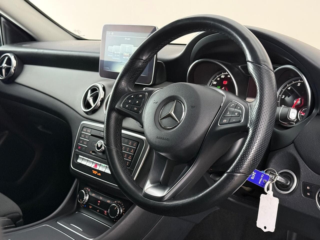 Mercedes-Benz GLA thumbnail Steering Wheel