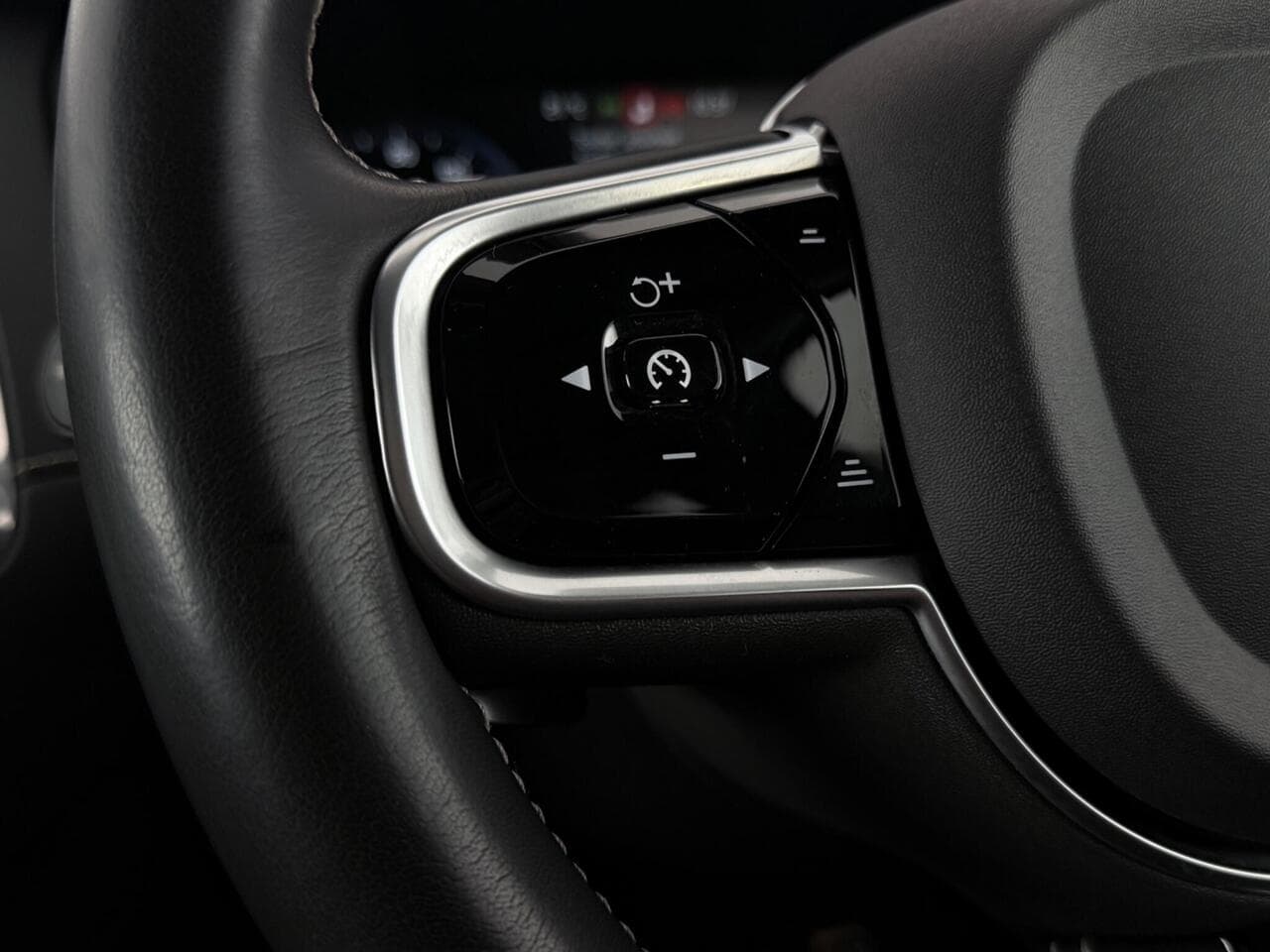 Volvo XC90 thumbnail Misc Controls