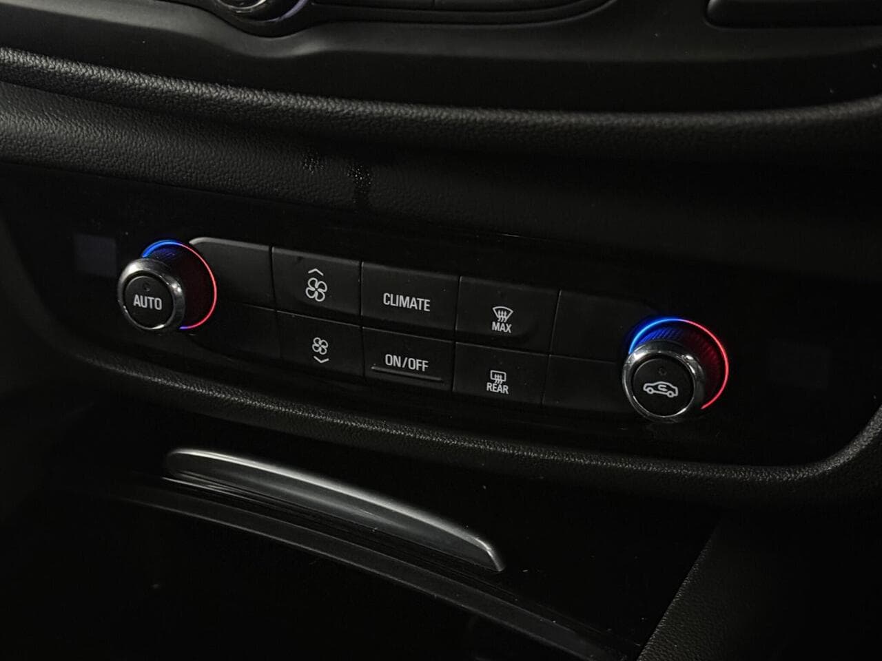 Vauxhall Insignia thumbnail Misc Controls