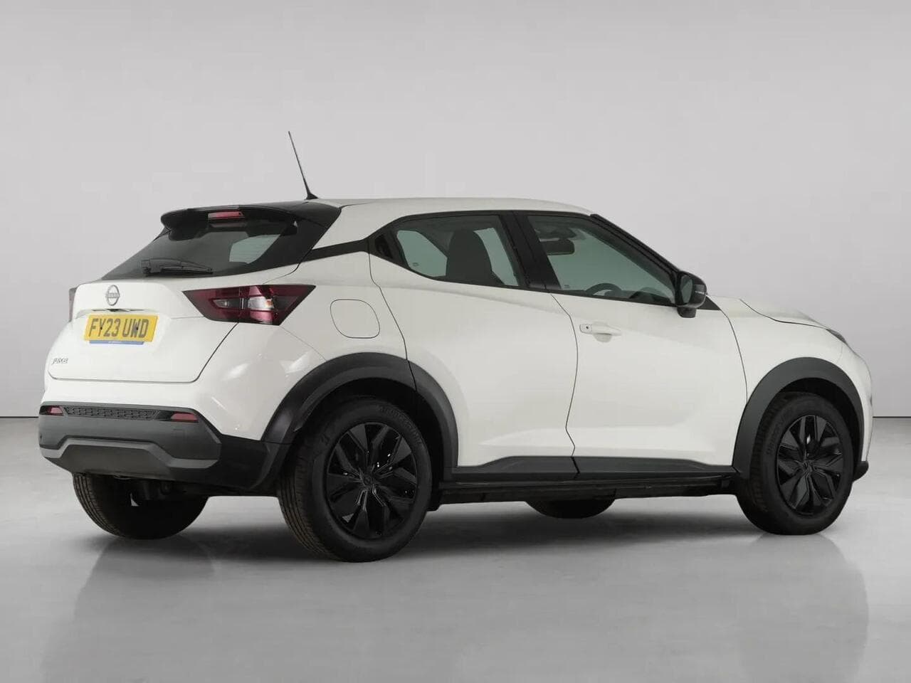 Nissan Juke thumbnail Rear Right