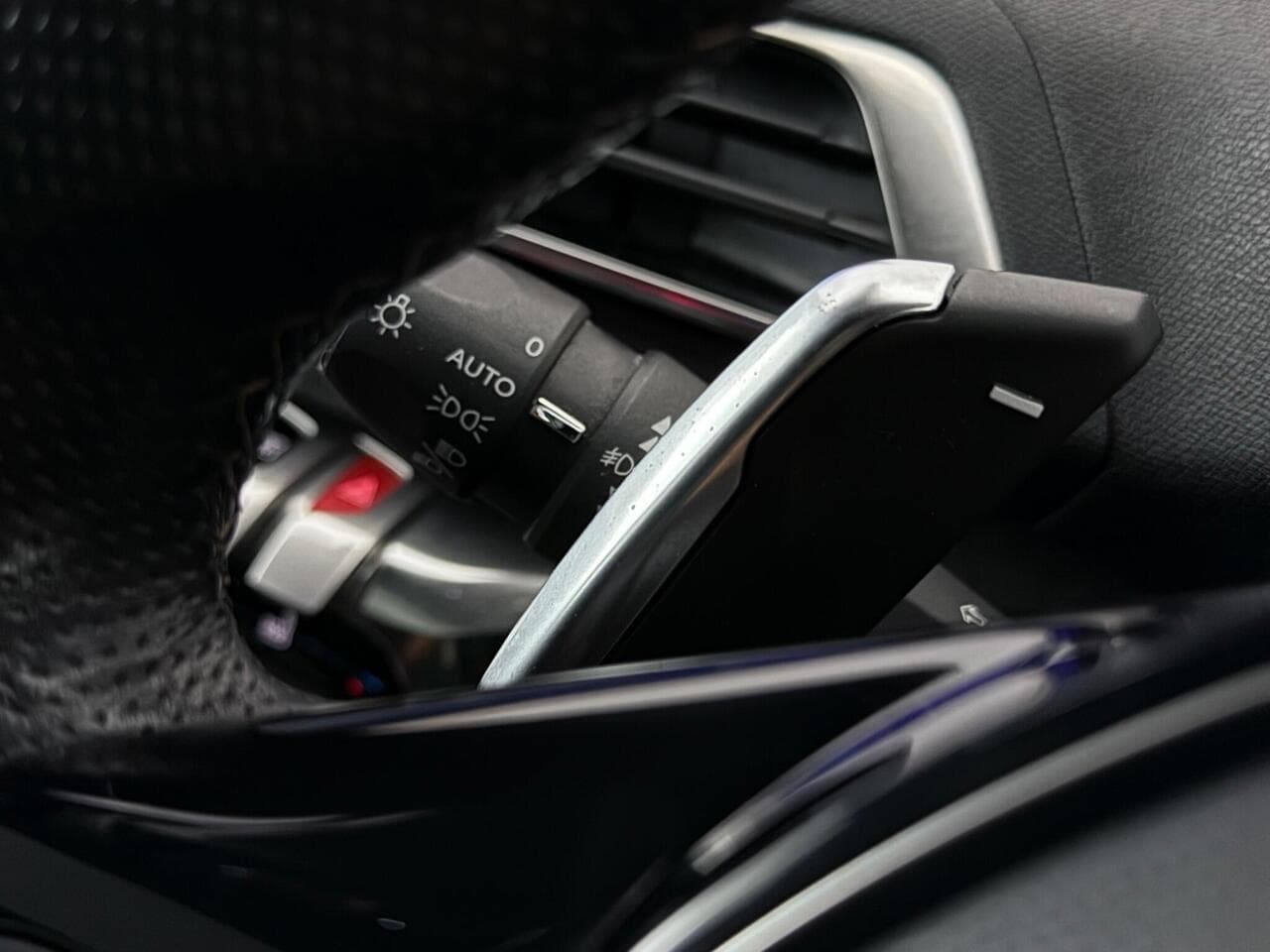 Peugeot 5008 thumbnail Misc Controls
