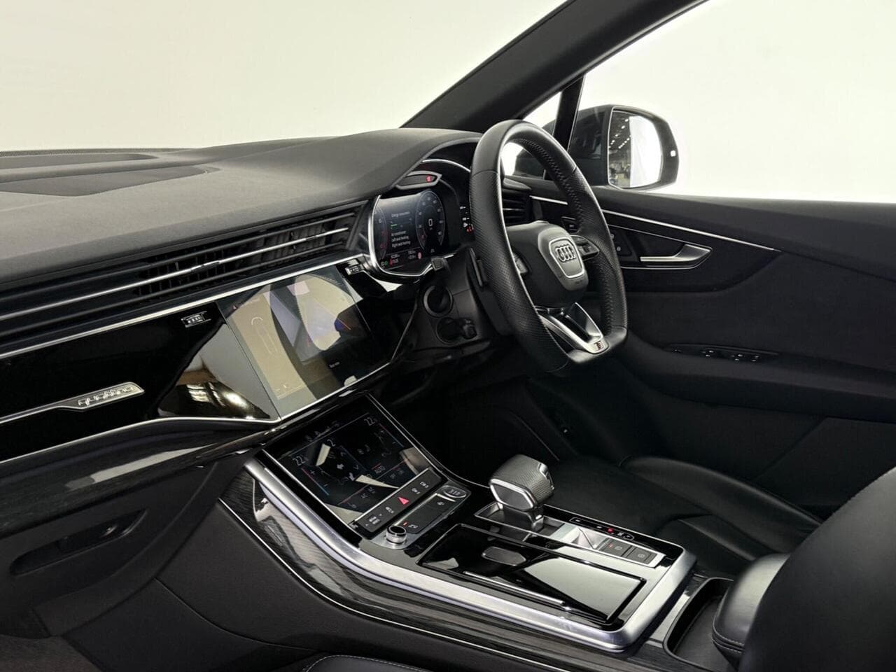 Audi Q7 thumbnail Interior Front