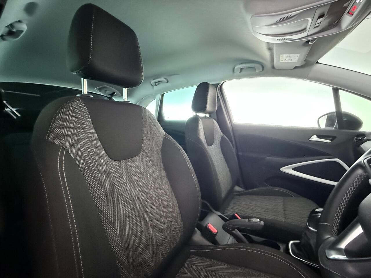 Vauxhall Crossland X thumbnail Seat Driver