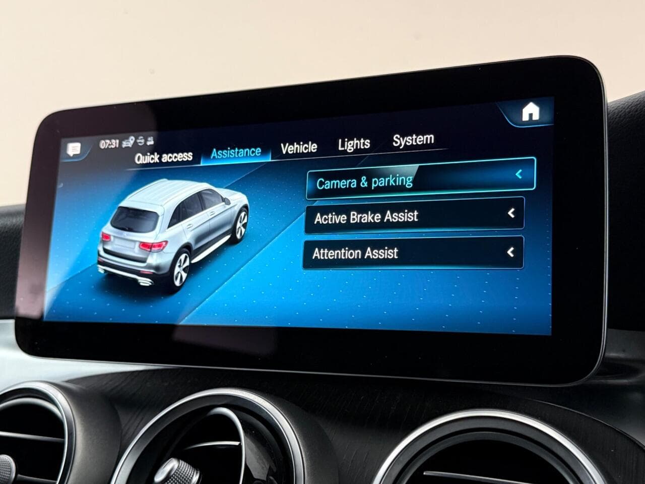 Mercedes-Benz GLC thumbnail Infotainment System
