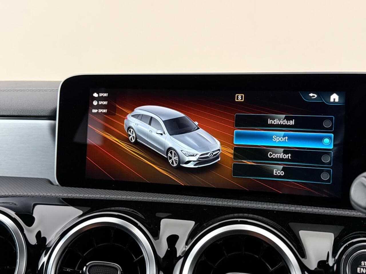 Mercedes-Benz CLA thumbnail Infotainment System