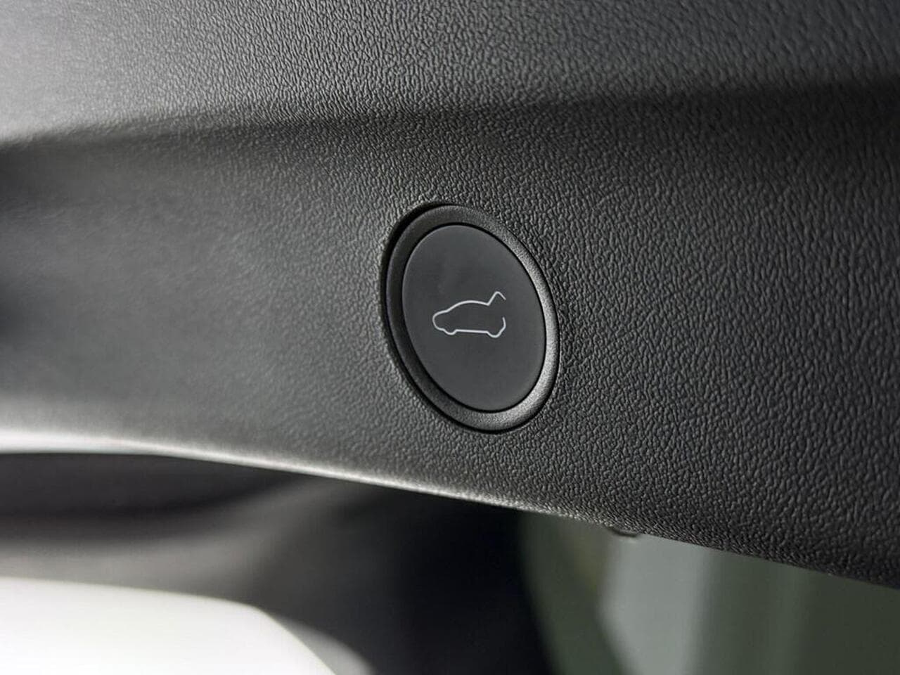 Tesla Model Y thumbnail Misc Controls