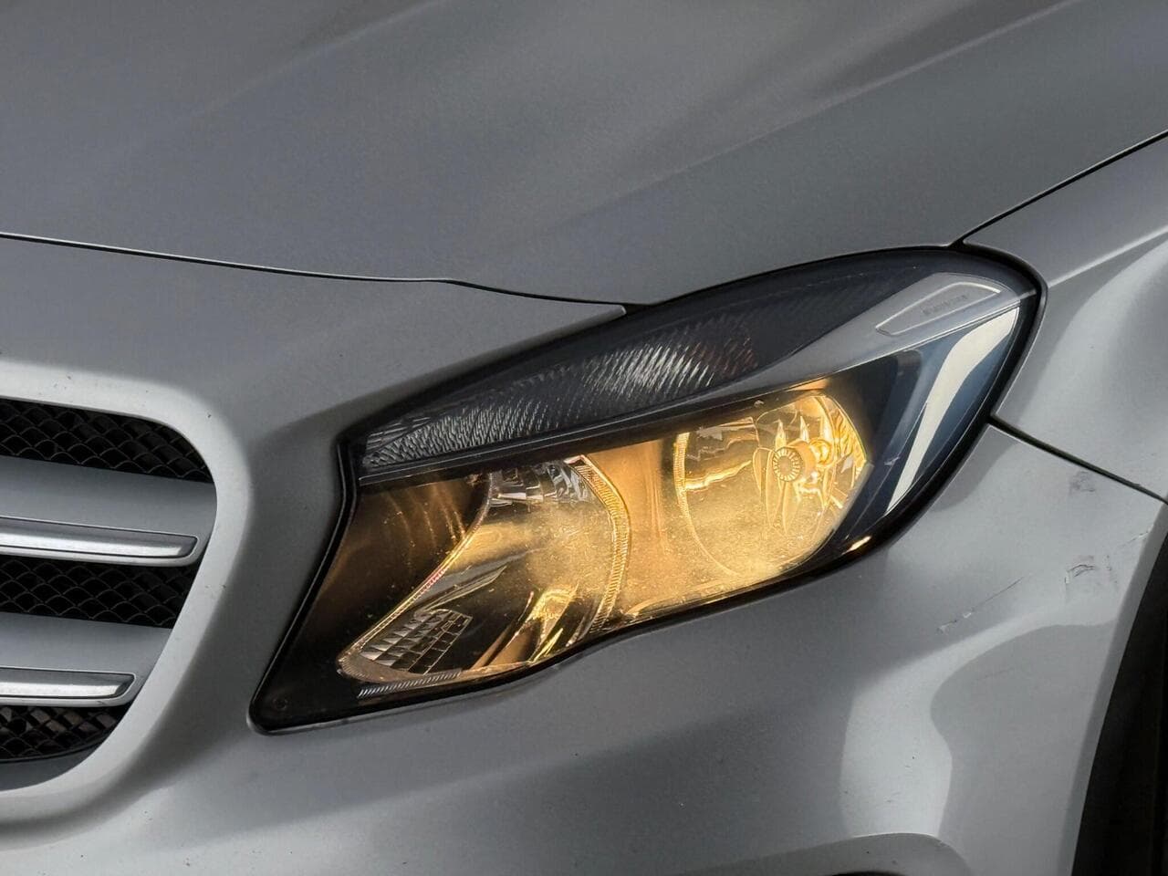 Mercedes-Benz GLA thumbnail Lights Front