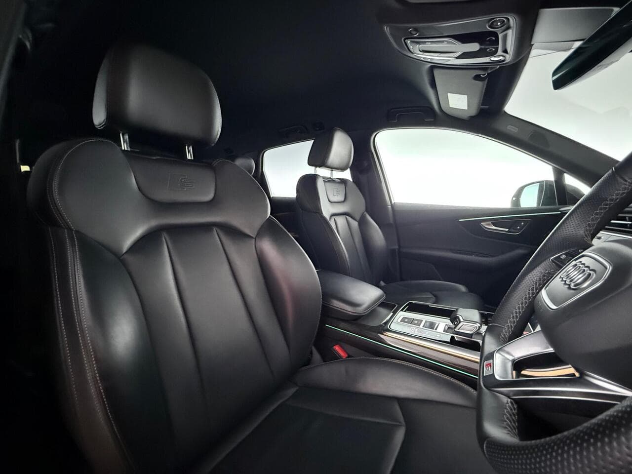 Audi Q7 thumbnail Seat Driver