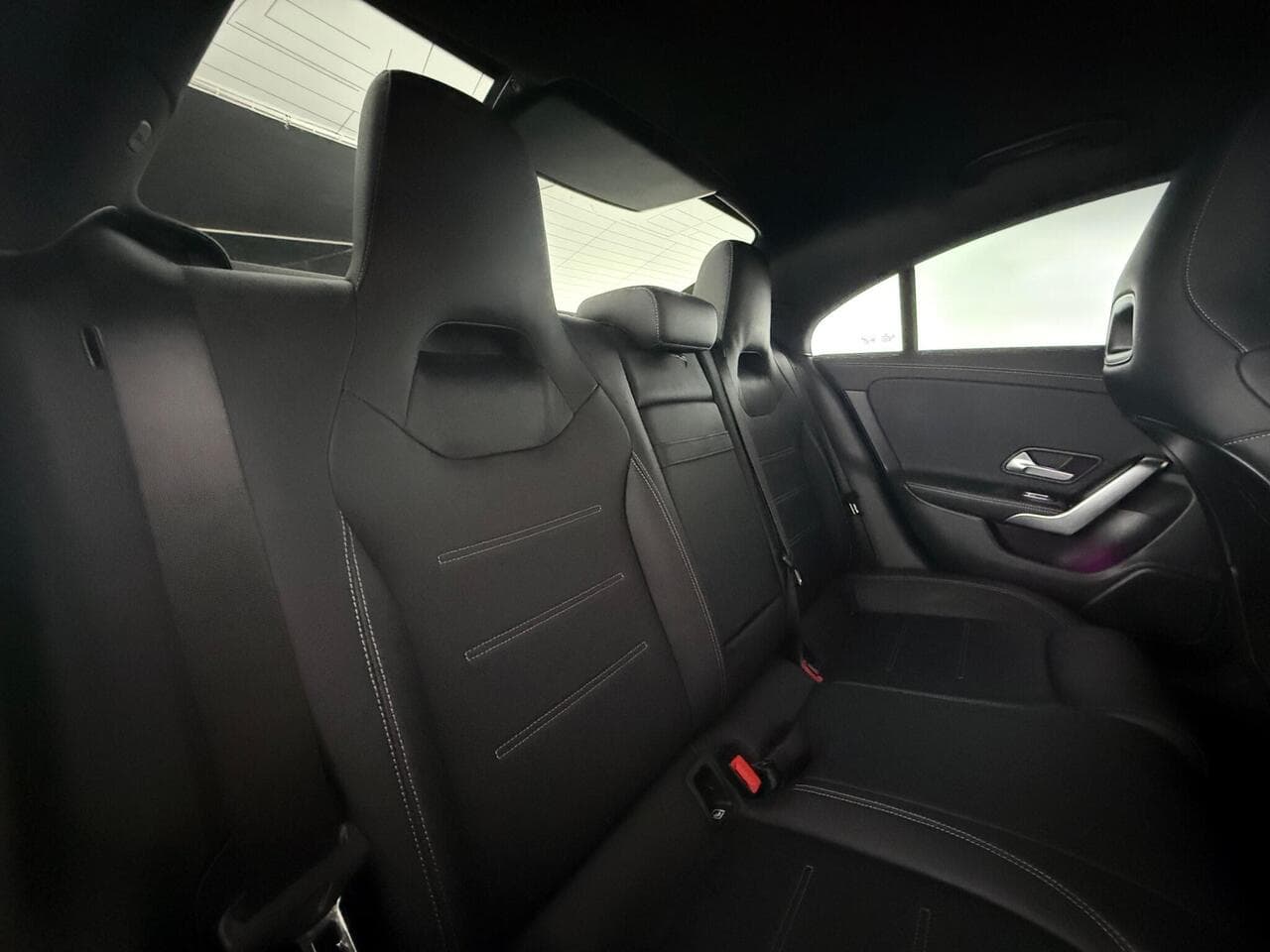 Mercedes-Benz CLA thumbnail Seats Rear