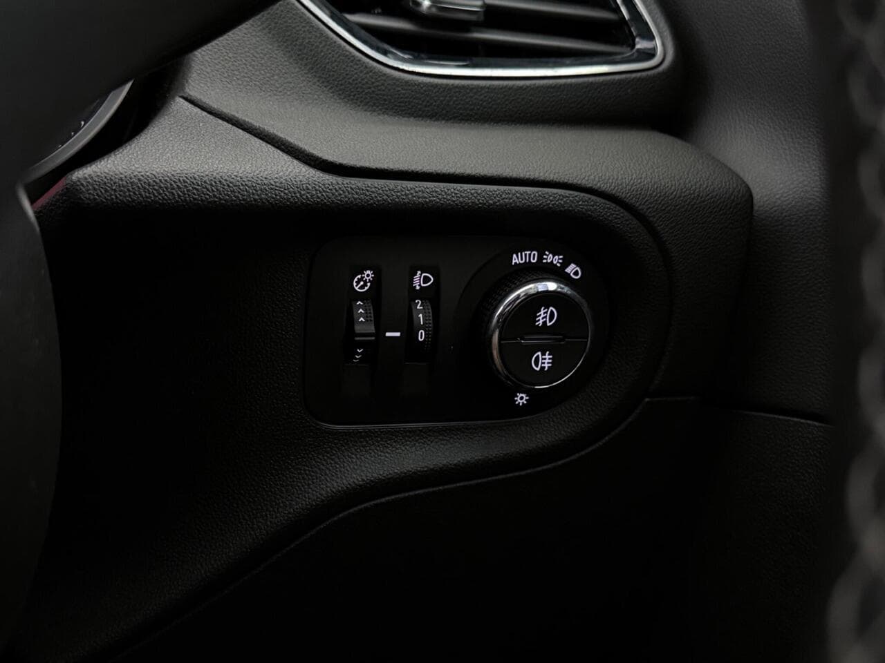 Vauxhall Grandland X thumbnail Misc Controls