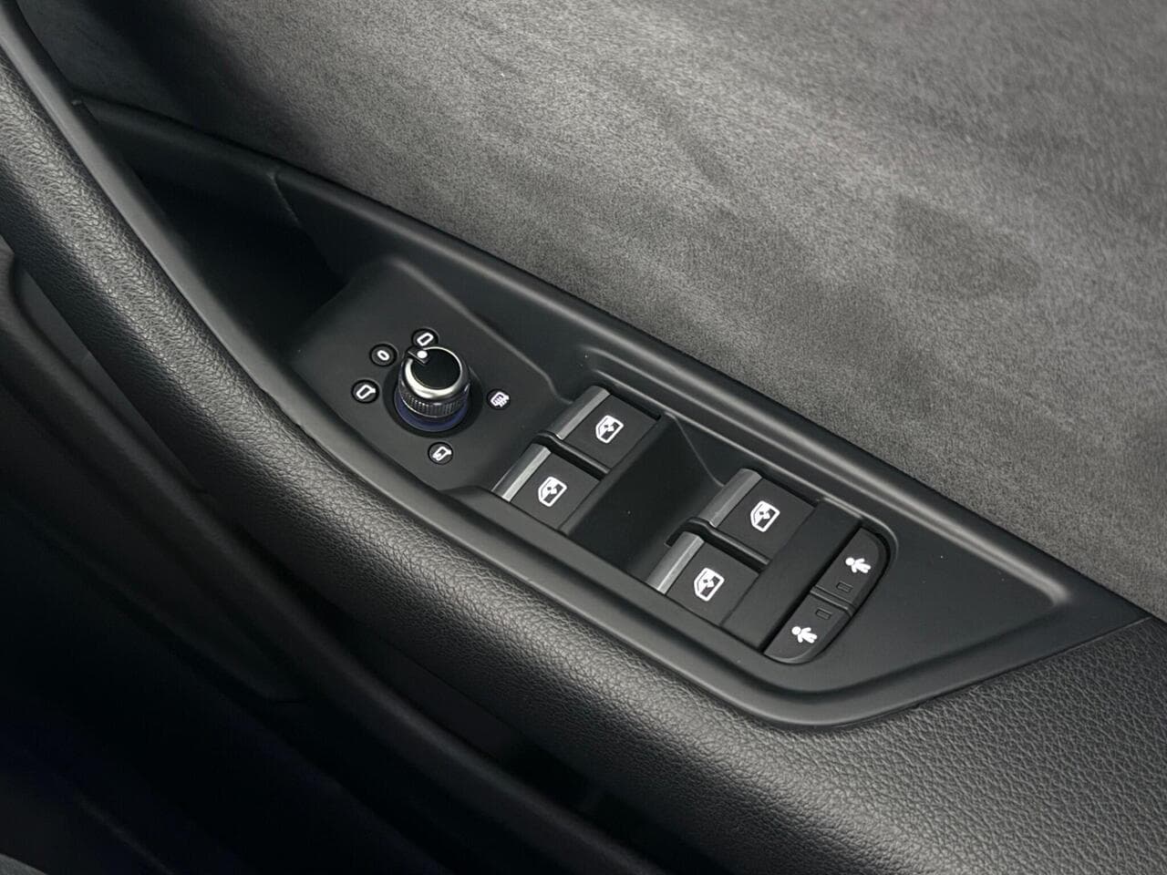 Audi A4 thumbnail Misc Controls