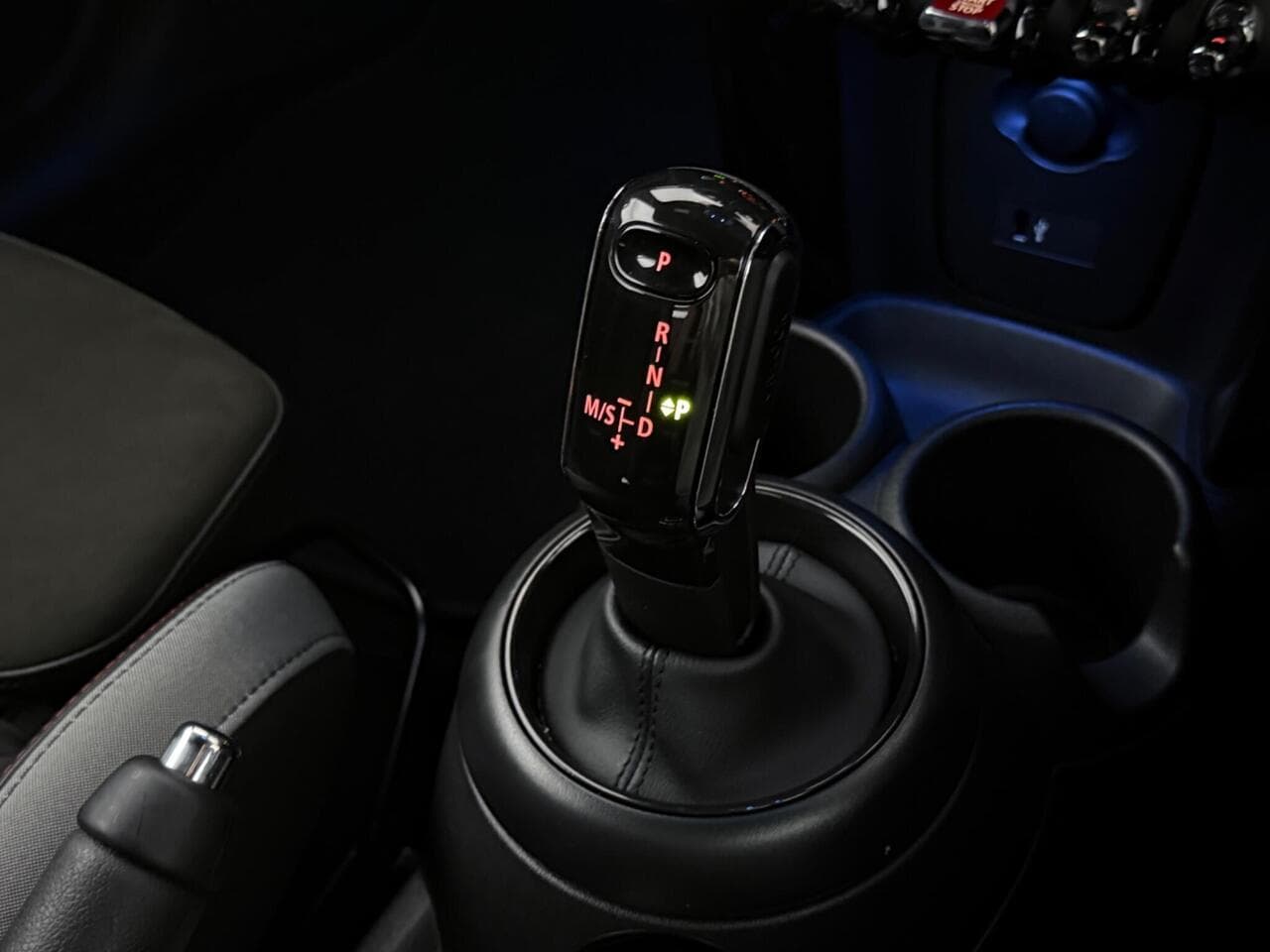 MINI Convertible thumbnail Interior Front