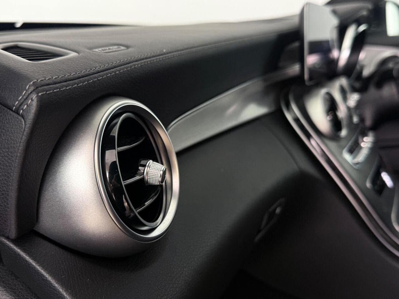 Mercedes-Benz C Class thumbnail Misc Controls