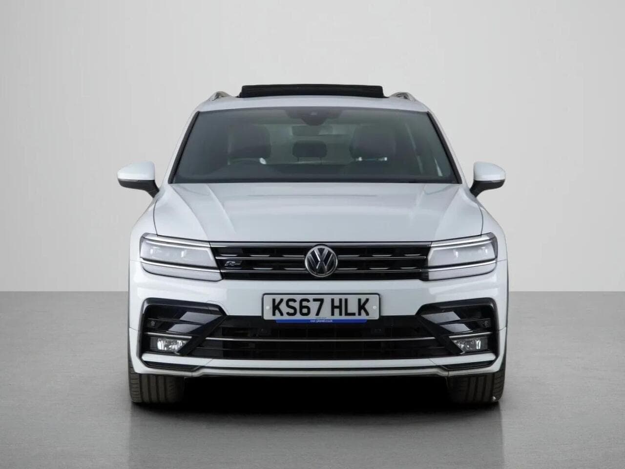 Volkswagen Tiguan thumbnail Front