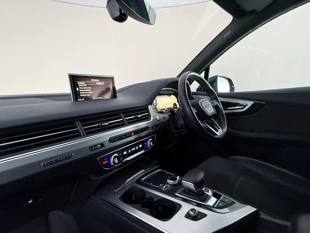 Audi Q7 thumbnail Interior Front