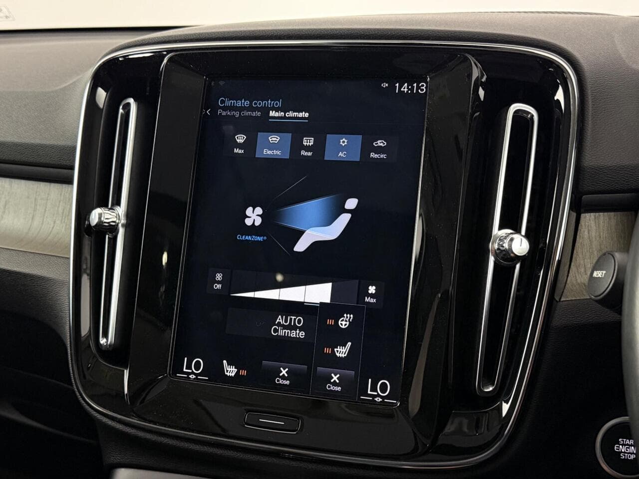 Volvo XC40 thumbnail Infotainment System