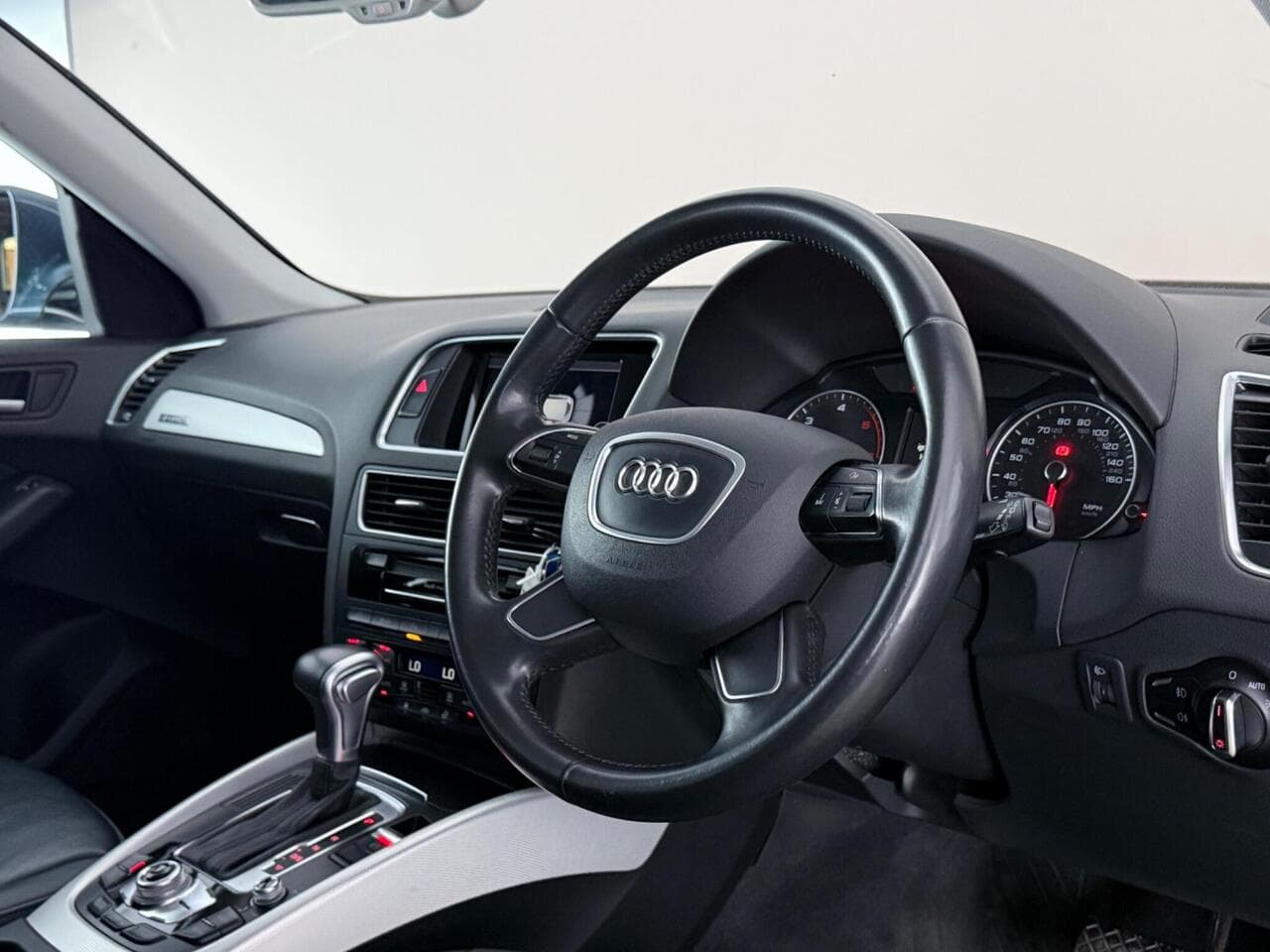 Audi Q5 thumbnail Interior Front