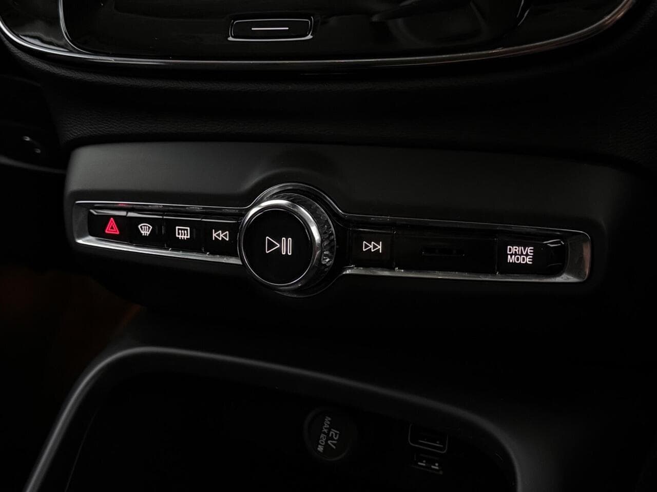 Volvo XC40 thumbnail Misc Controls