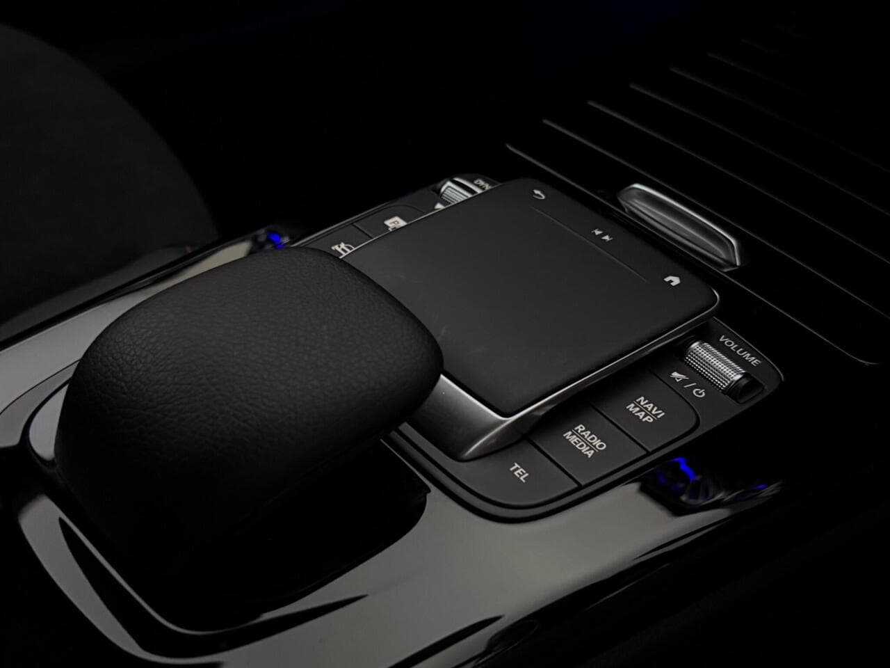 Mercedes-Benz A Class thumbnail Misc Controls