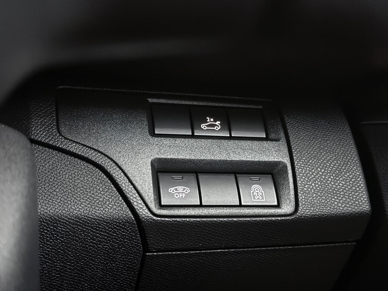 Peugeot 5008 thumbnail Misc Controls