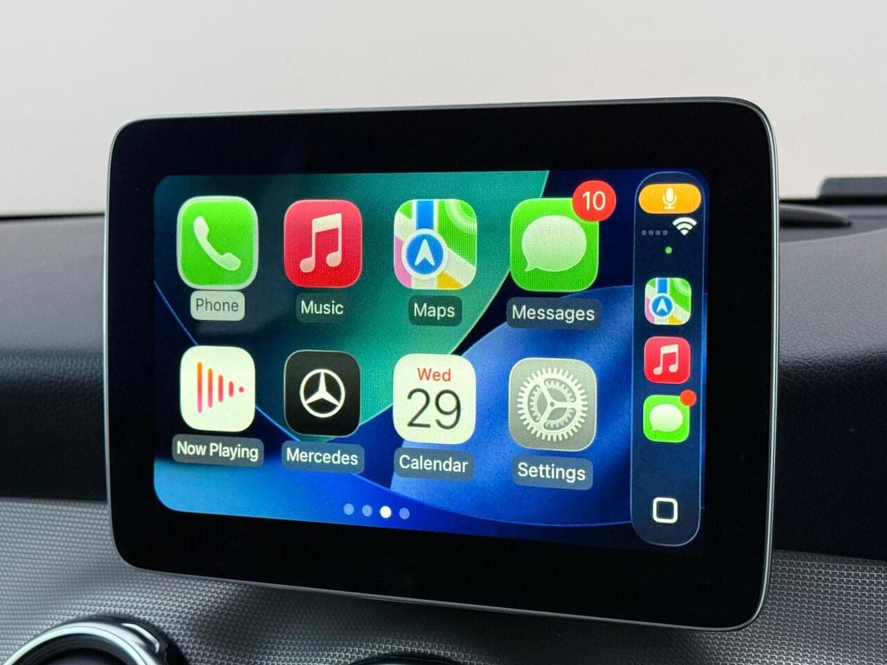 Mercedes-Benz GLA thumbnail Infotainment System