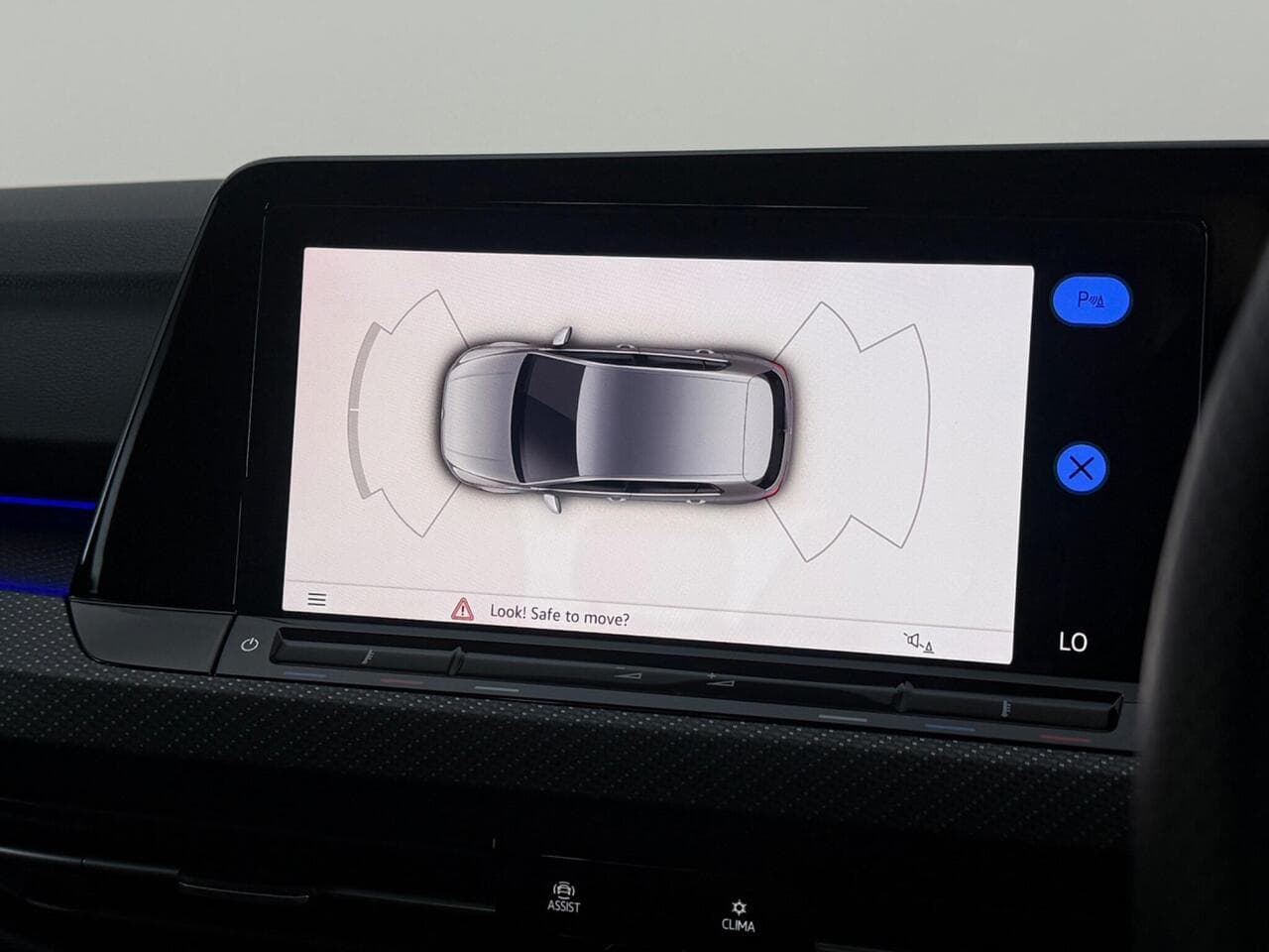 Volkswagen Golf thumbnail Infotainment System