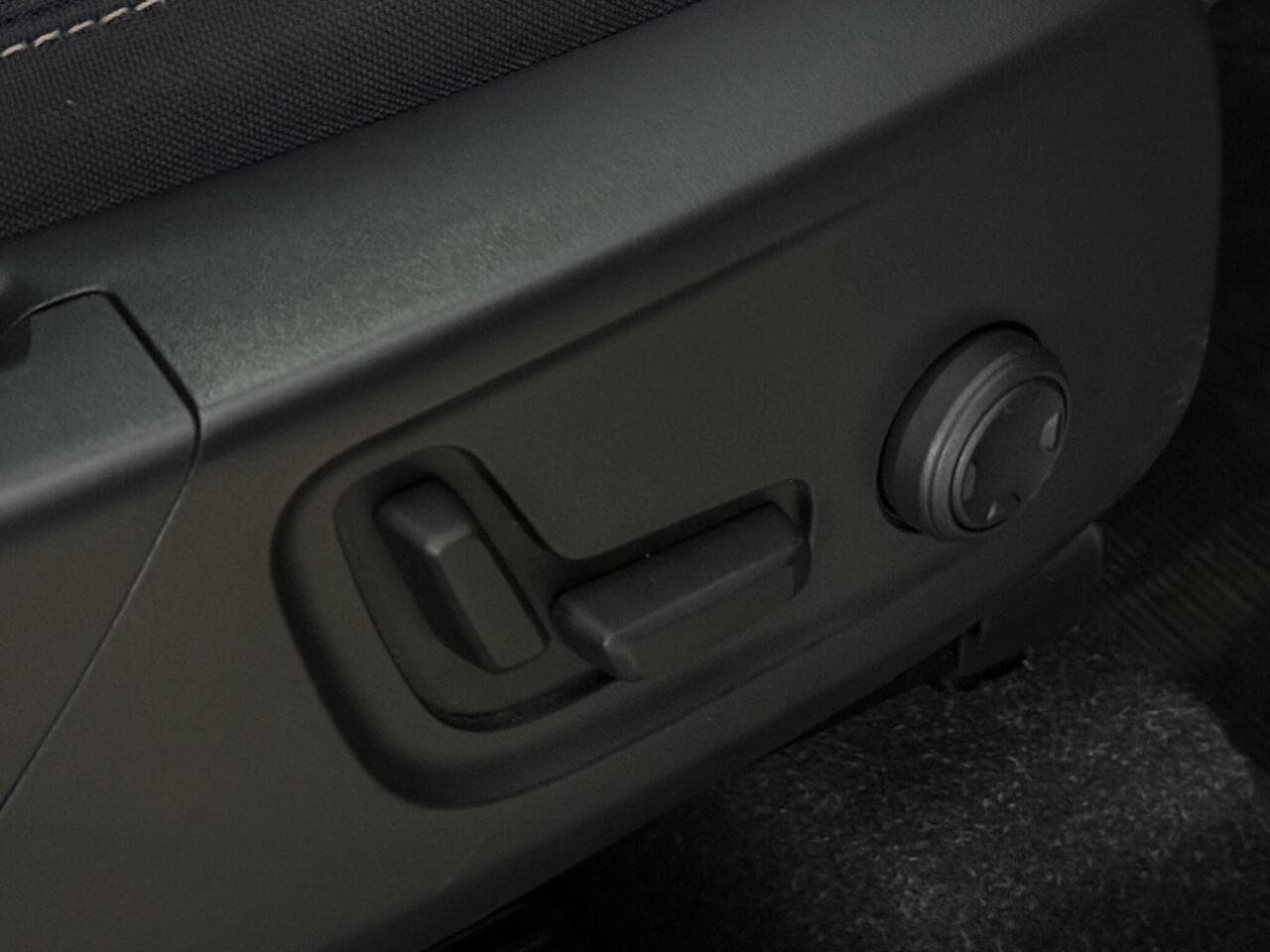 Volvo XC40 thumbnail Misc Controls