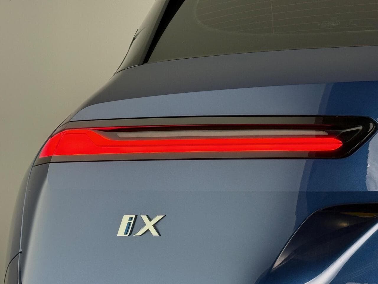 BMW iX thumbnail Badge Exterior