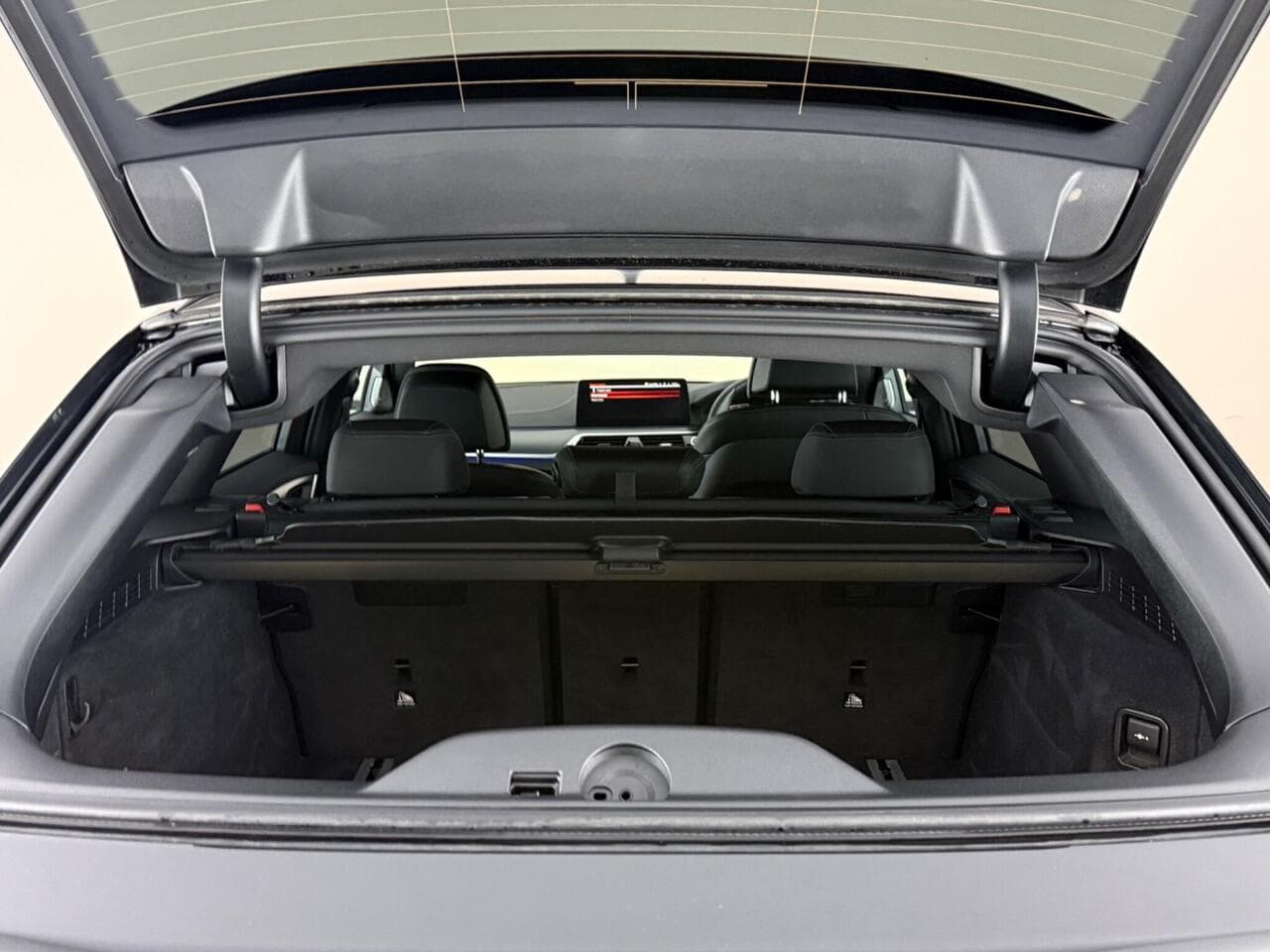 BMW 5 Series thumbnail Boot
