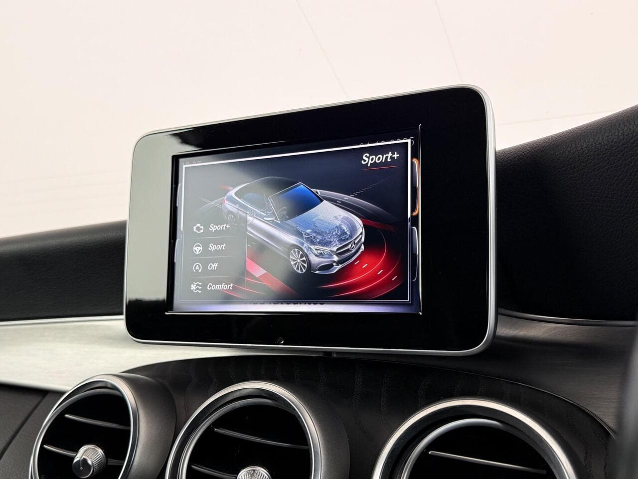 Mercedes-Benz C Class thumbnail Infotainment System