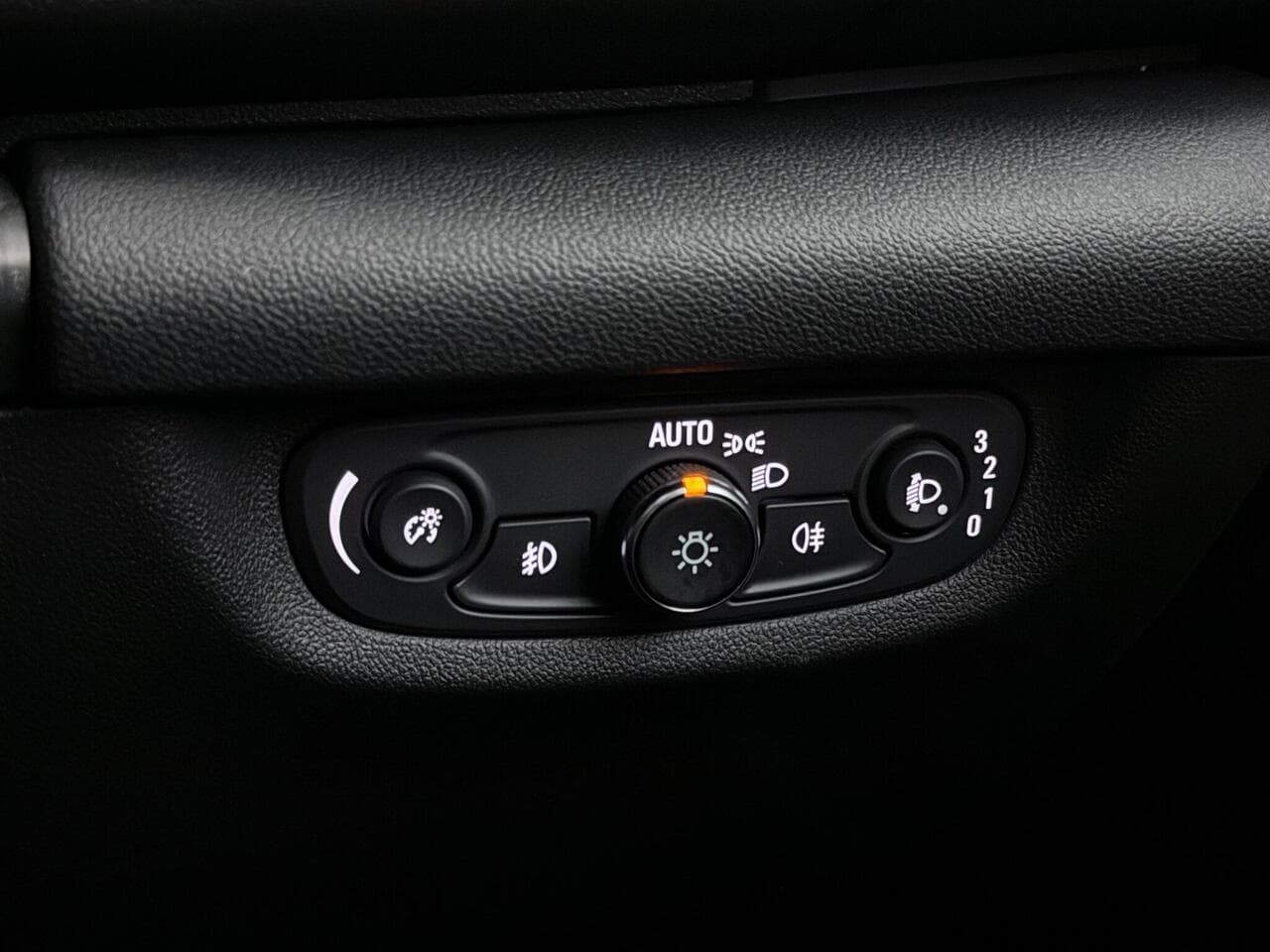 Vauxhall Insignia thumbnail Misc Controls