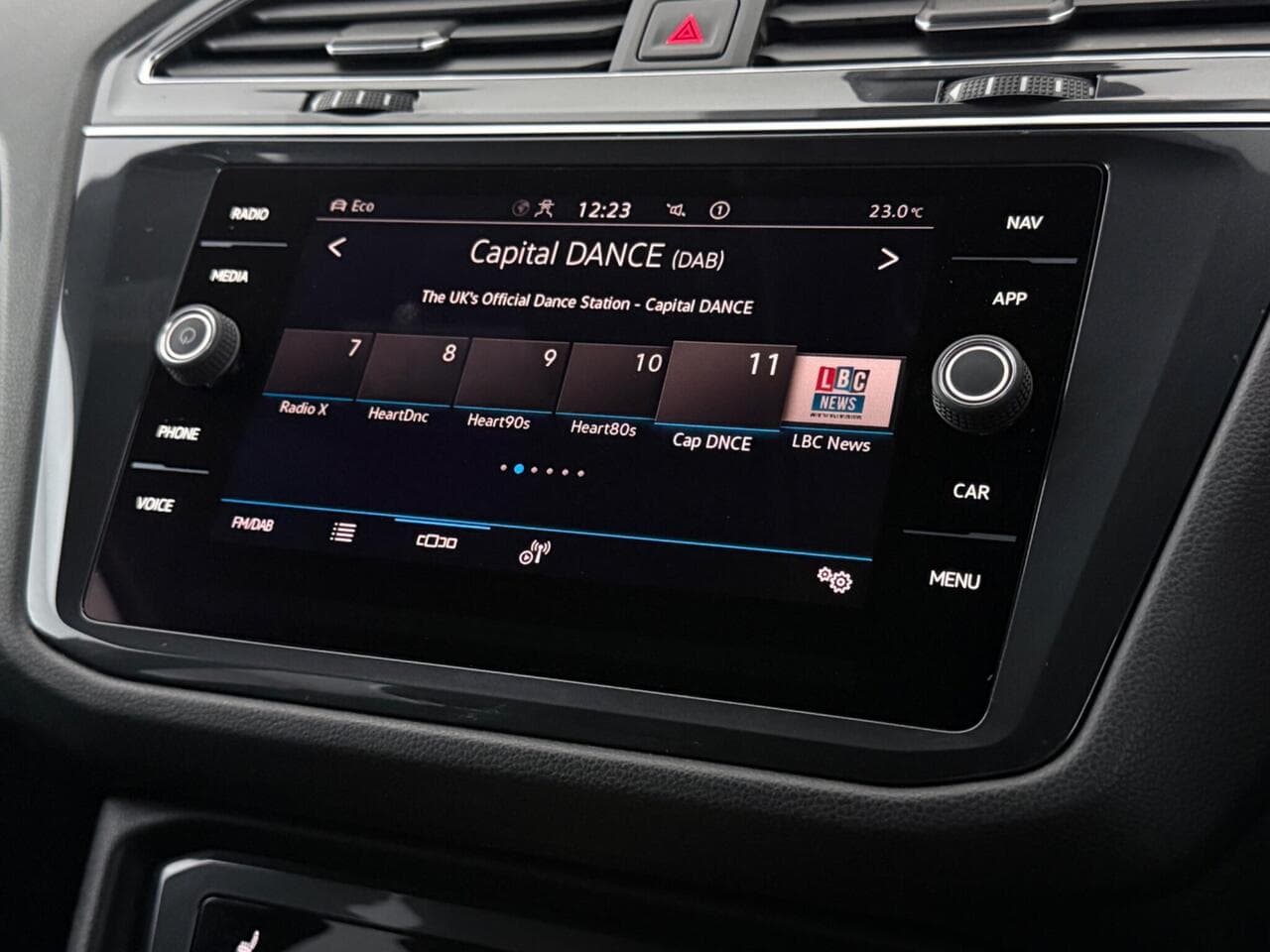 Volkswagen Tiguan Allspace thumbnail Infotainment System