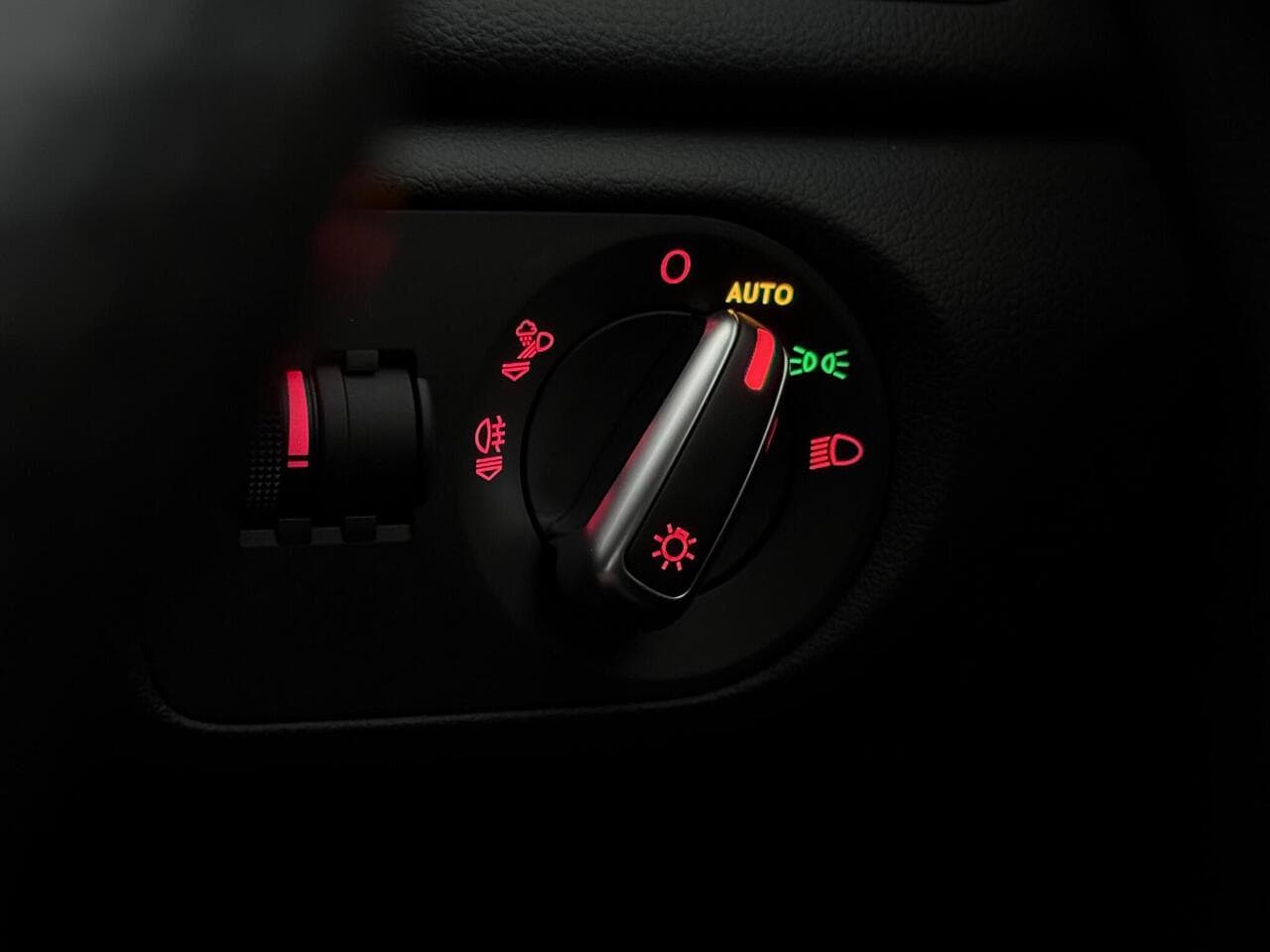 Audi Q3 thumbnail Misc Controls